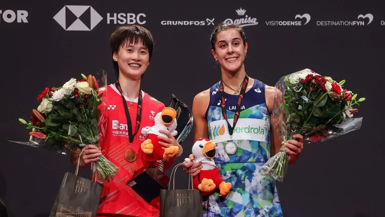 Carolina Marín en el podio de Odense.