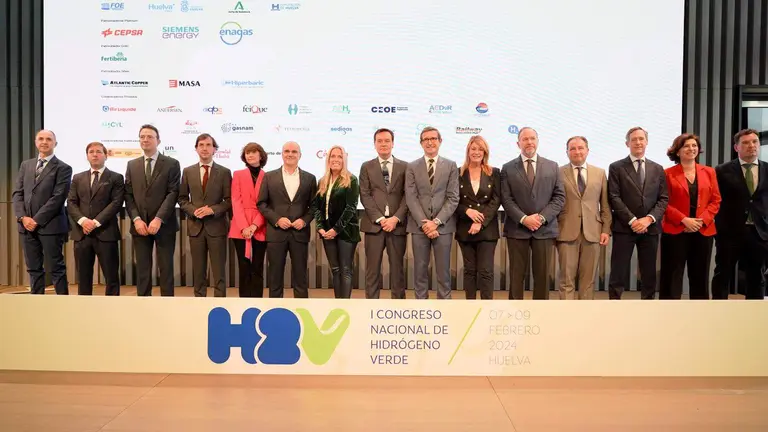 Foto de familia de participantes en la presentaci&oacute;n