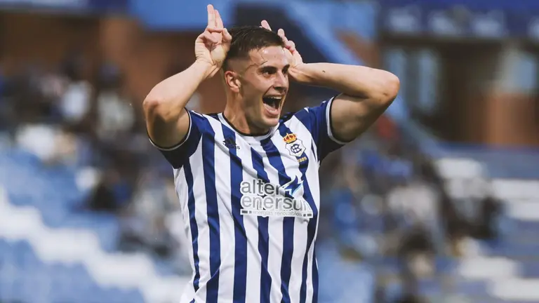 David del Pozo celebra su gol con el Recreativo.