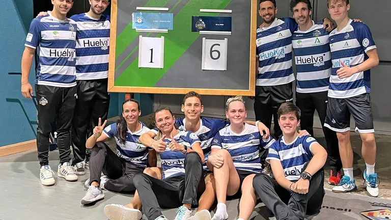 Los albiazules posan victoriosos en Ibiza.