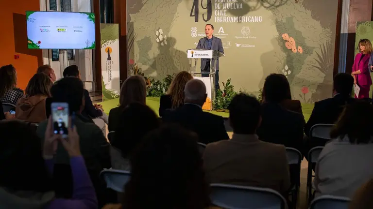 El director presenta el Festival