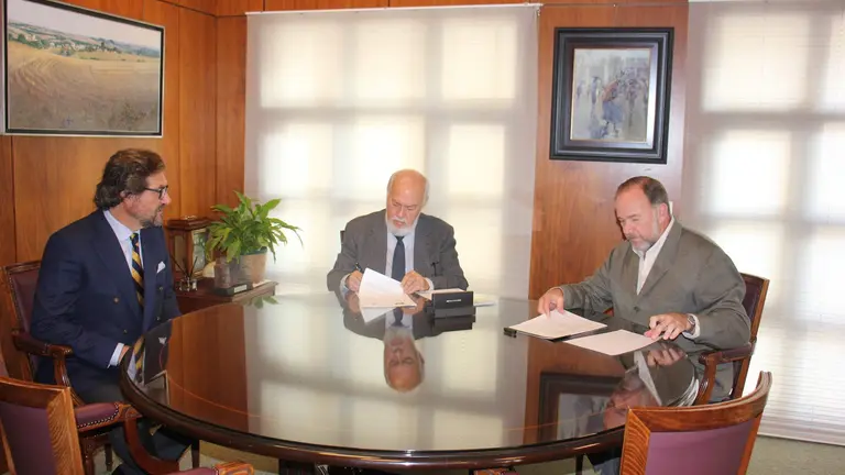 Ambos presidentes firman el convenio de colaboración