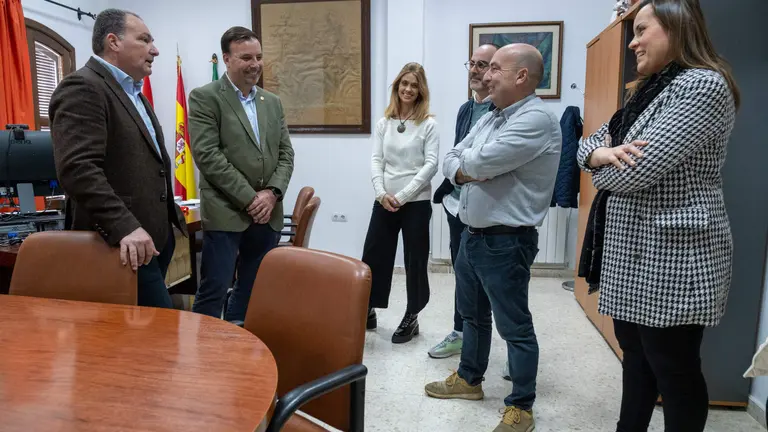 David Toscano, en su visita al Ayuntamiento de Cumbres Mayores