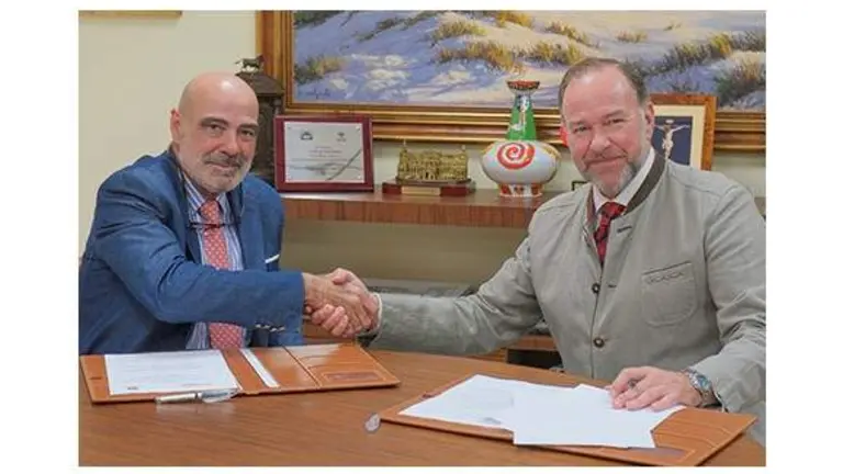 231114. Firma del acuerdo entre los presidentes de ANCCE y Fundación Caja Rural del Sur