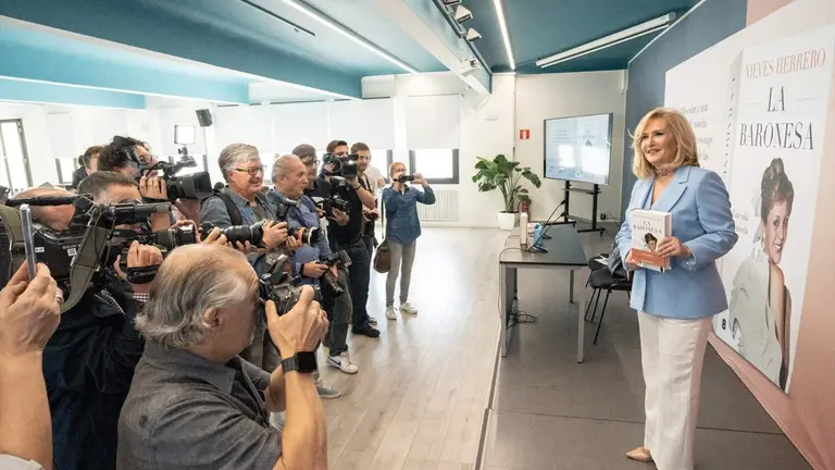 Nieves Herrero frente a los medios