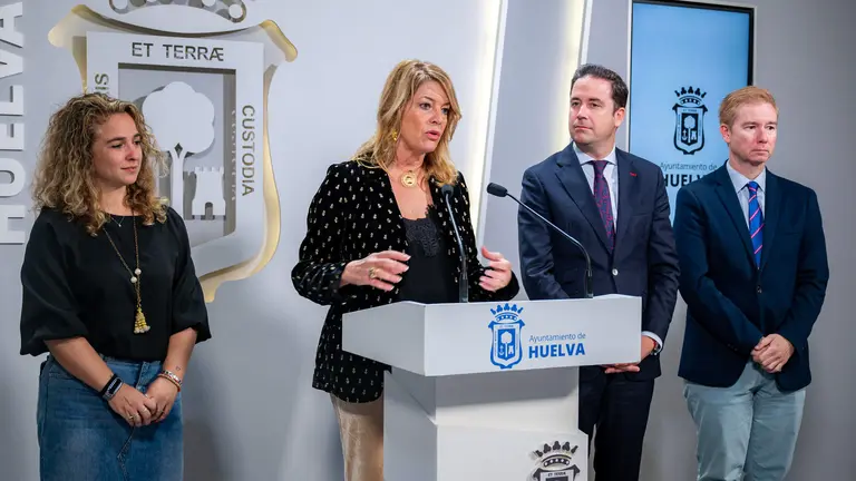 La alcaldesa presenta la campa&ntilde;a de Navidad y el programa cultural y de actuaciones