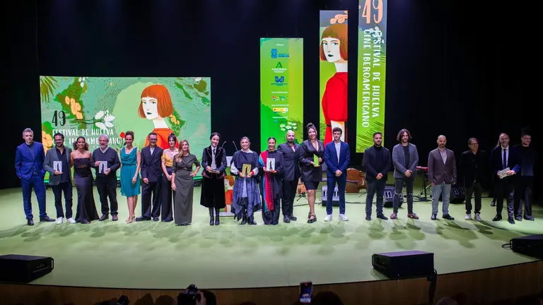 Foto de familia de los premiados