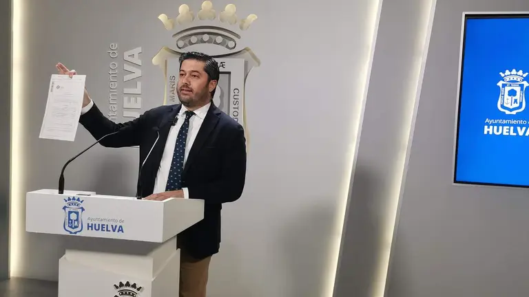 Fran Baluffo en rueda de prensa