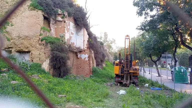 Prospecciones previas a la construcción en el C<bezo de la Joya