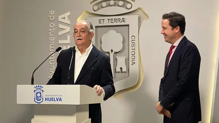 Manolo Correa, junto al concejal Nacho Molina