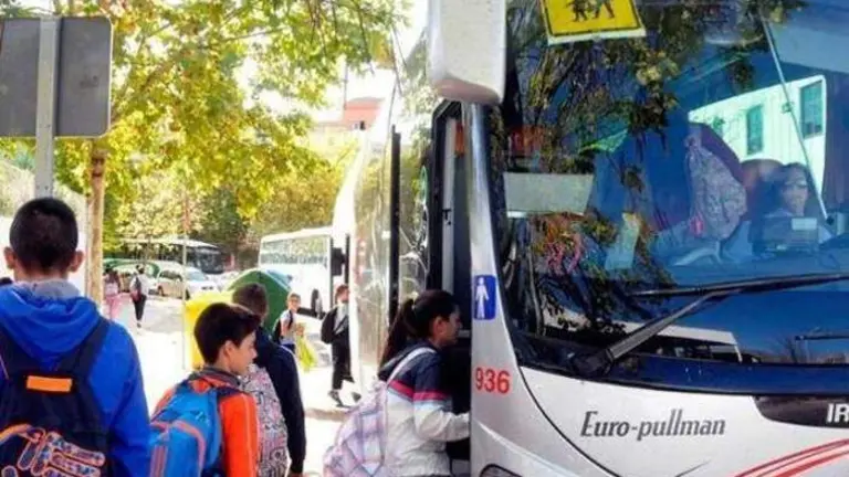 como-pedir-ayuda-transporte-escolar-andalucia-ksLH-U120404677529HGD-1248x770@Ideal