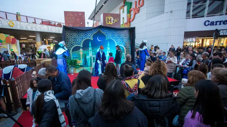 Llegada del emisarios real a Holea