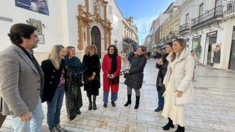 Enrique Gaviño, junto a dirigentes socialistas