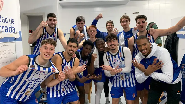 El Ponferrada tras ganar al Ciudad de Huelva.