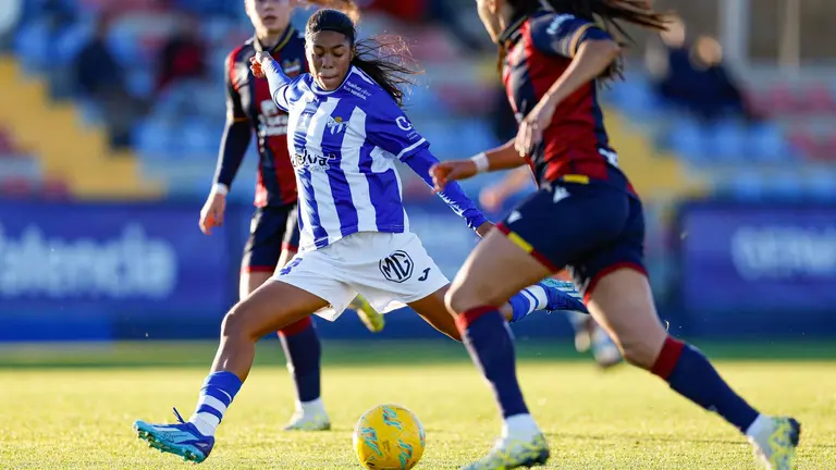 Rayderlin Carrasco durante el Levante-Sporting.