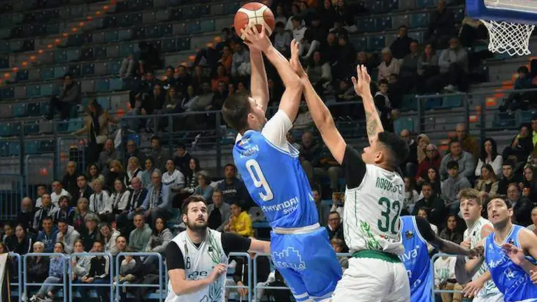Urdiaín lanza frente al Huesca La Magia.