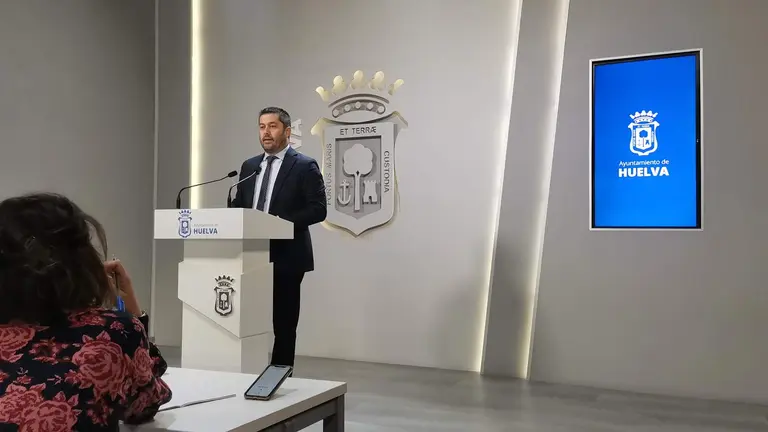 Francisco Baluffo en rueda de prensa