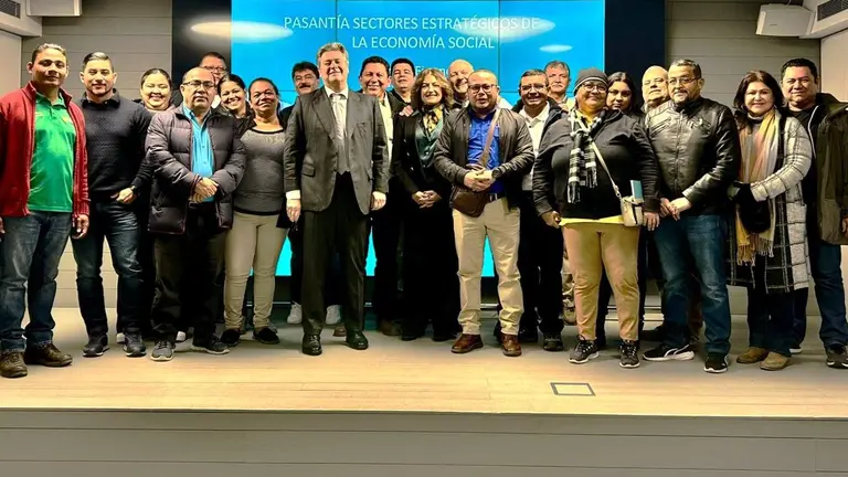 Visita de representantes de la principal Cooperativa  de Honduras a Caja Rural del Sur