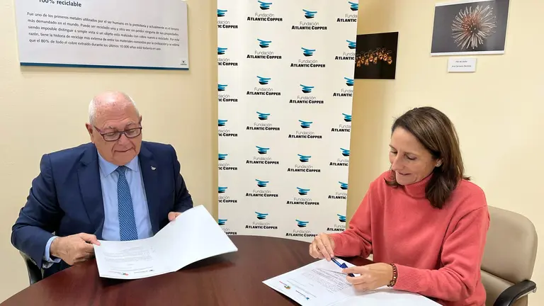 Antonio de la Vega y Concha Salas, en la firma del acuerdo