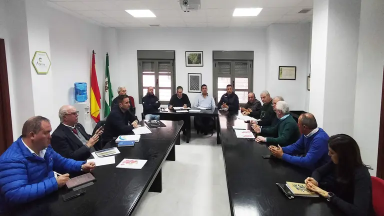 Reunión para analizar los recortes de agua para el regadío