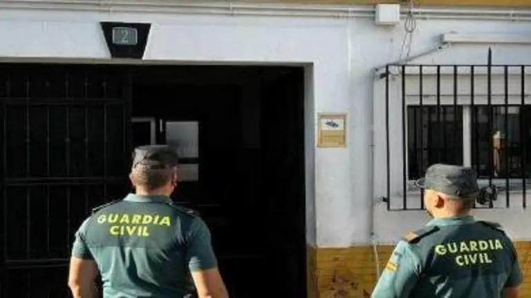 Agentes de la GUardia Civil que han llevado acabo la investigaci&oacute;n