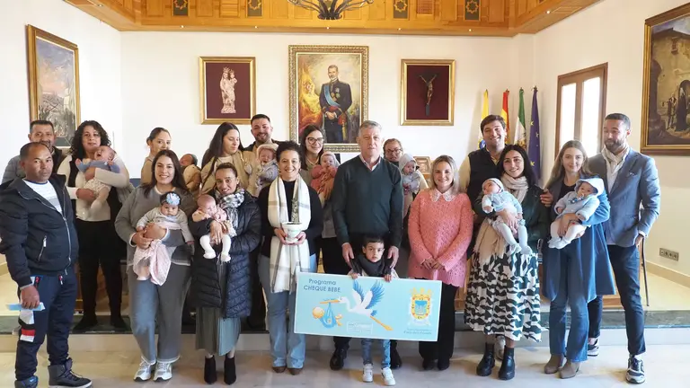 Entrega de ayudas en Palos