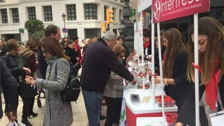 Muchos onubenses participan en este evento navideño
