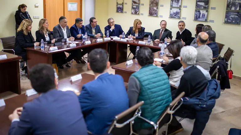 Cumbre por las Infraestructuras