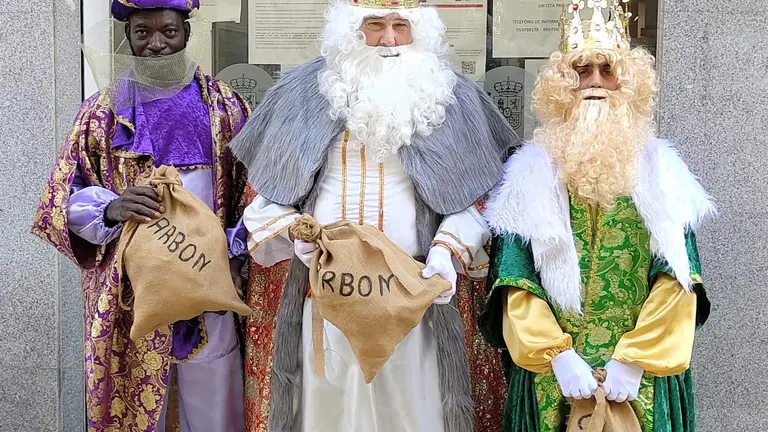 UPA entrega sacos de carb&oacute;n al MITECO