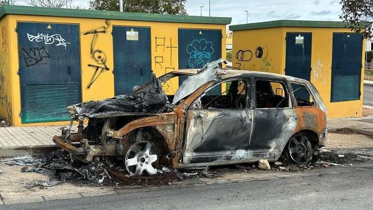 Un vehículo quemado en Ayamonte