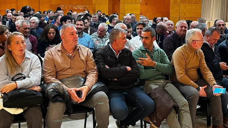 Asamblea de agricultores y empresarios agr&iacute;colas