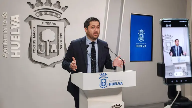 Francisco Baluffo en rueda de prensa
