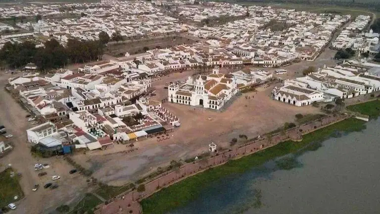 Vista a&eacute;rea de la aldea de El Roc&iacute;o