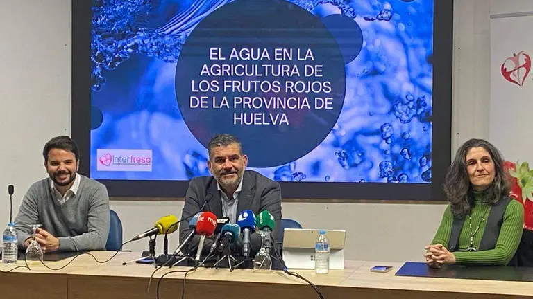 Interfresa_de izq a dcha_Pedro Diaz_Pedro Marin_Belinda Lagares