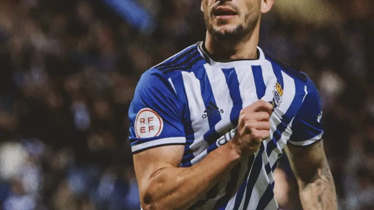 Caye celebra su gol con el Recre al Córdoba.