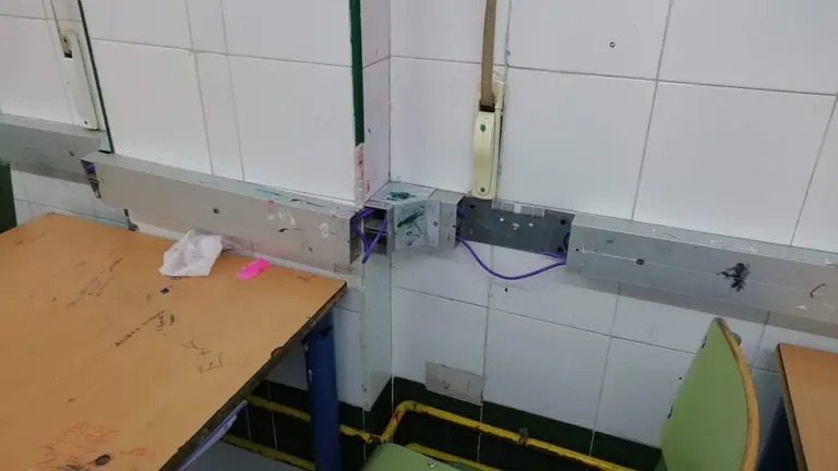 Cableado a la vista e inseguro