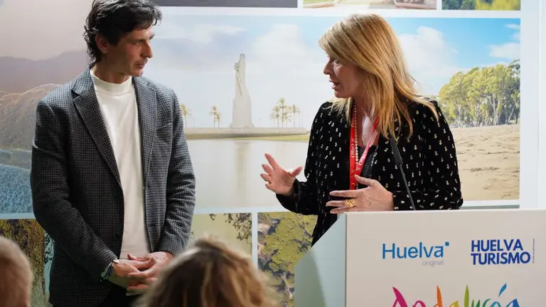 Jesús Vázquez y Pilar Miranda, ayer en Fitur, presentando los actos del 135 Aniversario