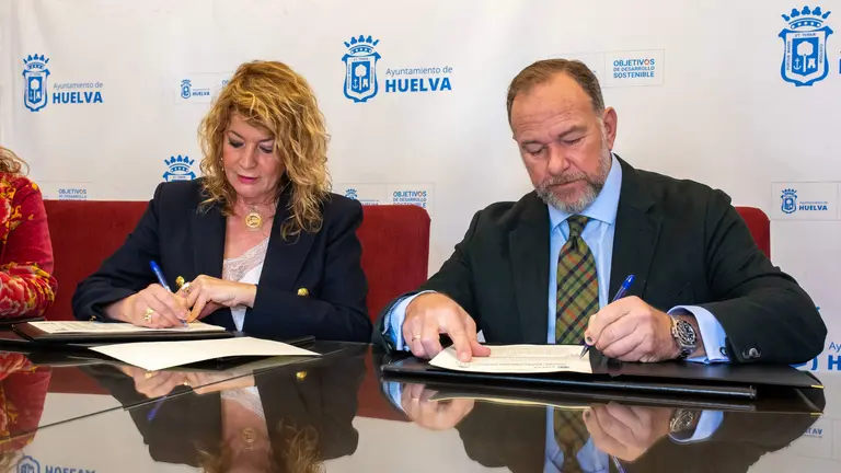 Miranda y Garc&iacute;a Palacios, en la firma del convenio