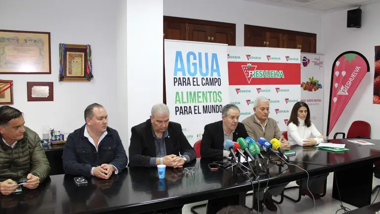 Representantes de organizaciones agrarias presentan la manifestaci&oacute;n del 1F