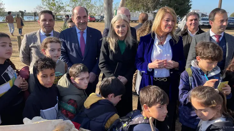 Visita de la consejera junto a Pilar Miranda, Heliodoro Mariscal y Hernández Cansino