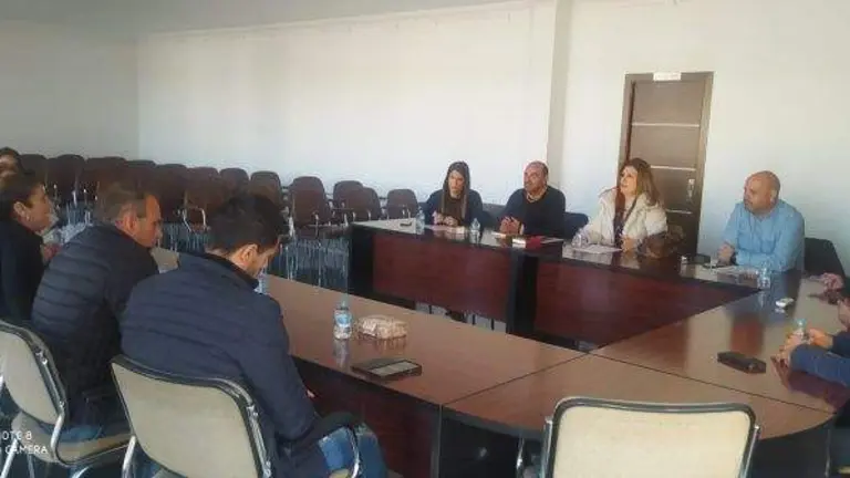 Reuni&oacute;n para analizar la estrategia contra la planta de tecnosoles