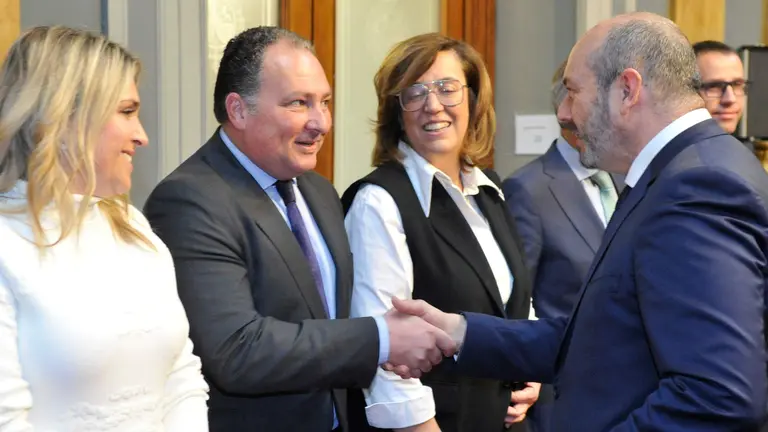 Recepci&oacute;n del Grupo en el Senado