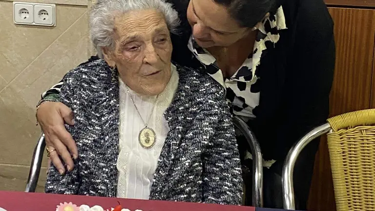 Juani Carrillo abraza a Rafaela