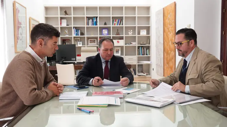 Reuni&oacute;n presidente de la Diputaci&oacute;n con el delegado de Fomento Jaime P&eacute;rez -1