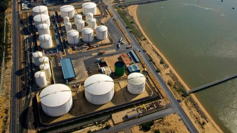 Imagen de industria qu&iacute;mica y energ&eacute;tica distribuida por la JUnta