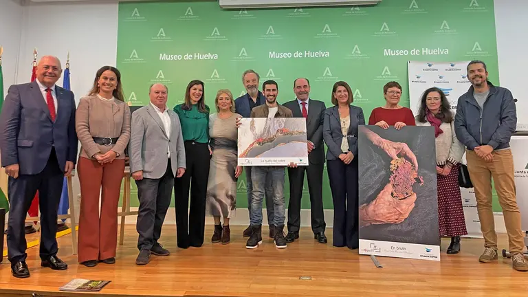 Foto de familia de la entrega del premio enCuadre