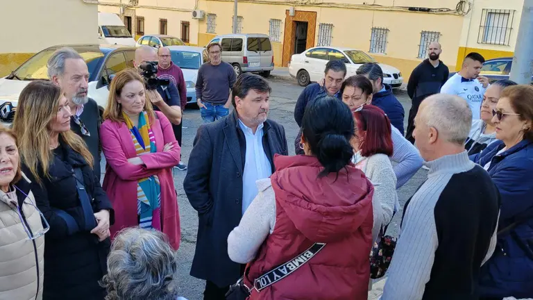 Gabriel Cruz reunido con los vecinos en Pérez Cubillas