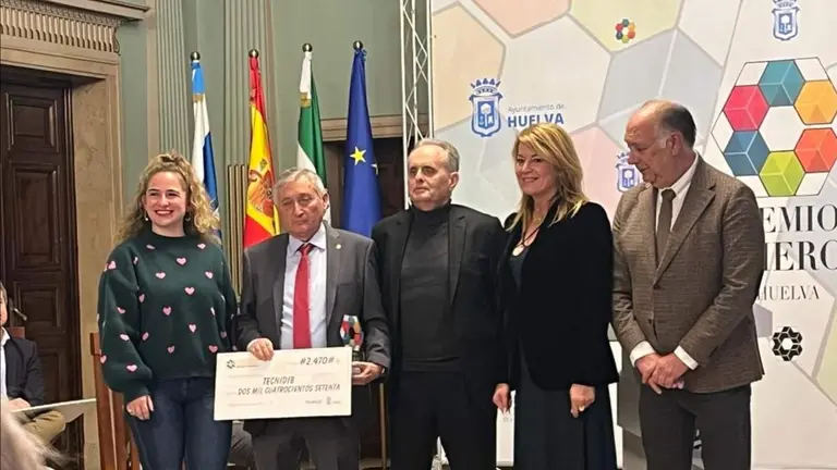 Los propietarios de Tecnidid con autoridades locales