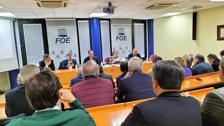 Reuni&oacute;n en la FOE