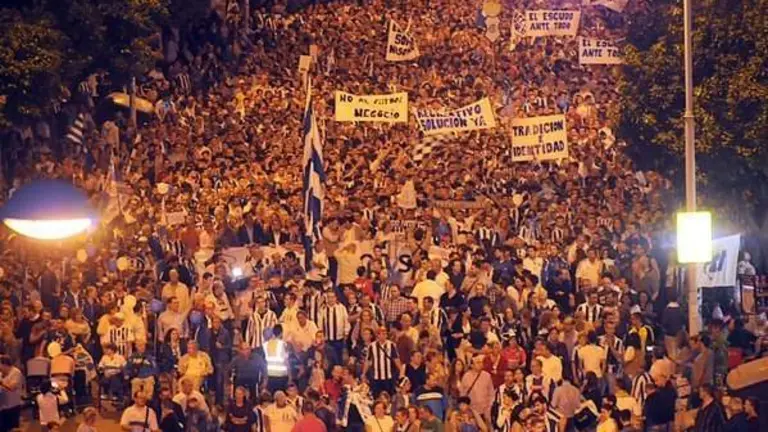 Manifestación previa a la expropiación del Recreativo de Huelva